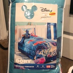 Disney reversible comforter for full/queen beds